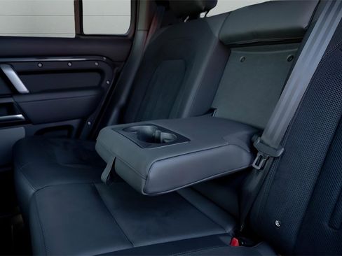 Used 2023 Land Rover Defender 110 V8 image 31