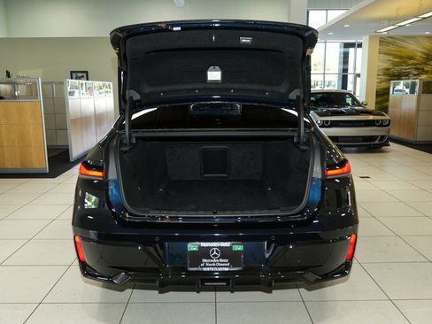 Used 2025 BMW i7 xDrive60 AWD/4WD image 55