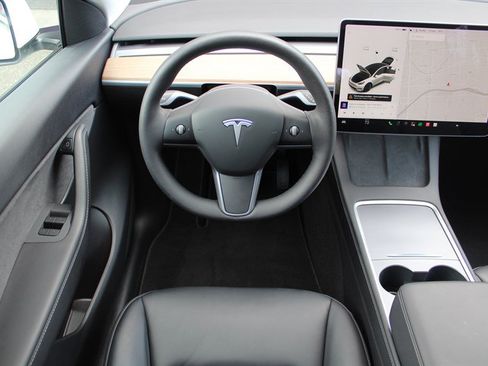 Used 2021 Tesla Model Y Long Range AWD/4WD image 2