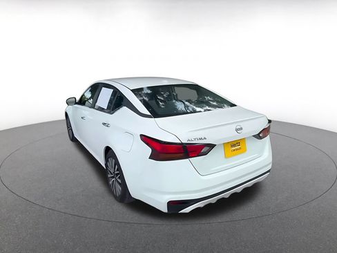 Used 2025 Nissan Altima 2.5 SV FWD image 11