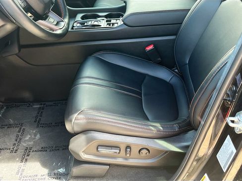 Used 2025 Honda Pilot TrailSport image 19