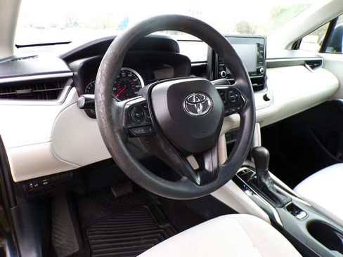 Used 2022 Toyota Corolla Cross L image 31