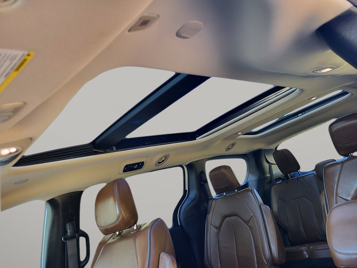 Used 2019 Chrysler Pacifica Limited w/ Advanced Safetytec Group FWD image 39