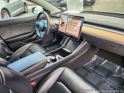 Used 2018 Tesla Model 3 Long Range RWD image 31