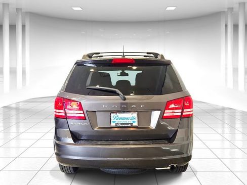 Used 2019 Dodge Journey SE image 4