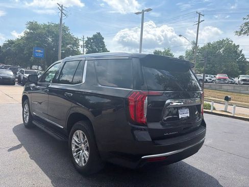 Used 2023 GMC Yukon SLT w/ SLT Luxury Package AWD/4WD image 5