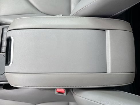 Used 2022 Toyota Highlander XLE image 24