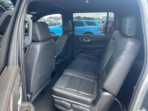 Used 2022 Chevrolet Suburban Z71 AWD/4WD image 14