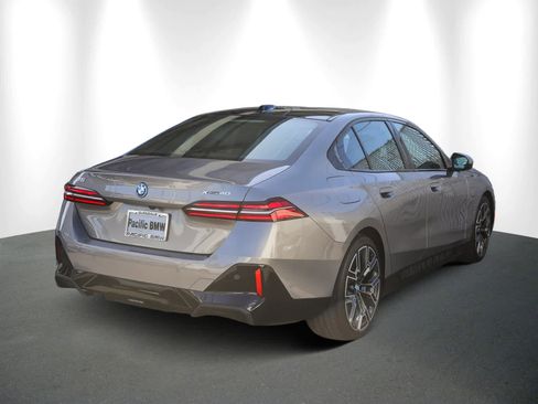 Used 2025 BMW i5 xDrive40 w/ Executive Package image 6