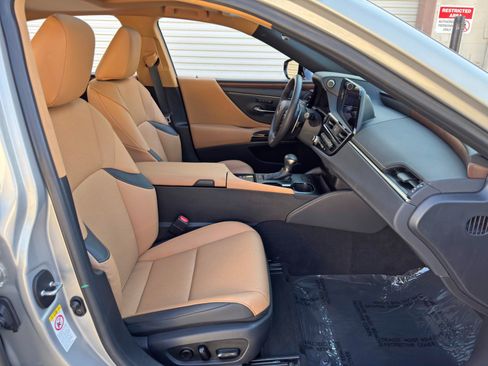 Used 2023 Lexus ES 350 w/ Premium Package FWD image 15