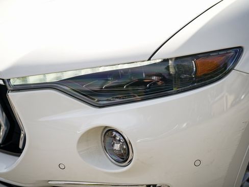 Used 2021 Maserati Levante S GranLusso image 3