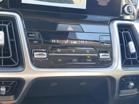 Used 2022 Kia Sorento S w/ Panoramic Sunroof Package image 19