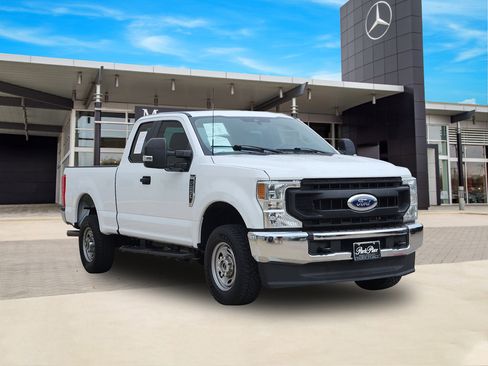 Used 2022 Ford F250 XL w/ Power Equipment Group image 2