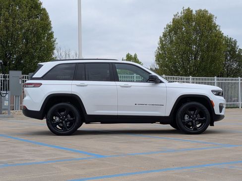 Used 2024 Jeep Grand Cherokee Limited w/ Black Appearance Package AWD/4WD image 5