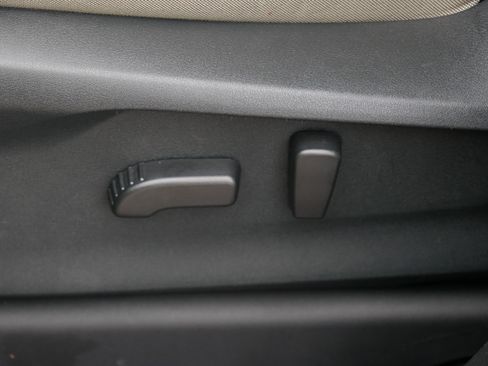 Certified 2025 Subaru Ascent Premium AWD/4WD image 19
