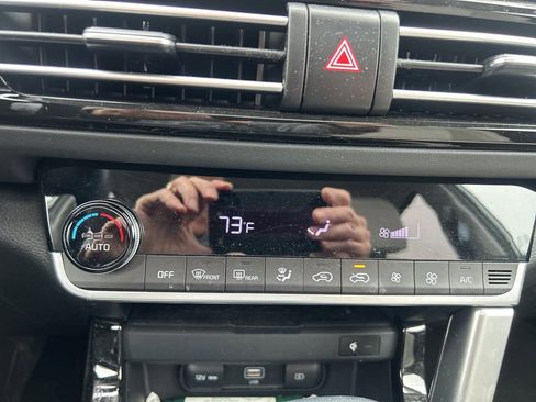 Certified 2023 Kia Seltos SX w/ SX Sunroof Package image 18