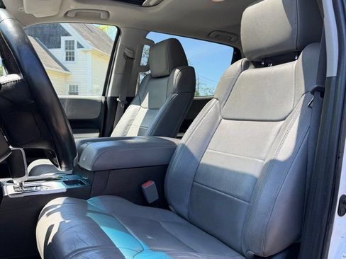 Used 2017 Toyota Tundra Limited w/ Limited Premium Package AWD/4WD image 10