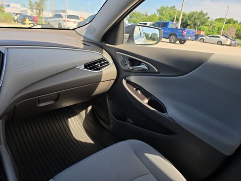 Used 2023 Chevrolet Malibu LS FWD image 9