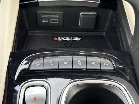 Used 2023 Buick Envision Avenir AWD/4WD image 33