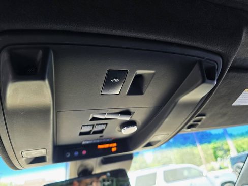 Used 2019 Cadillac Escalade ESV Platinum AWD/4WD image 22