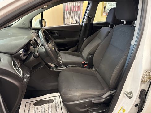 Used 2018 Chevrolet Trax LS image 27