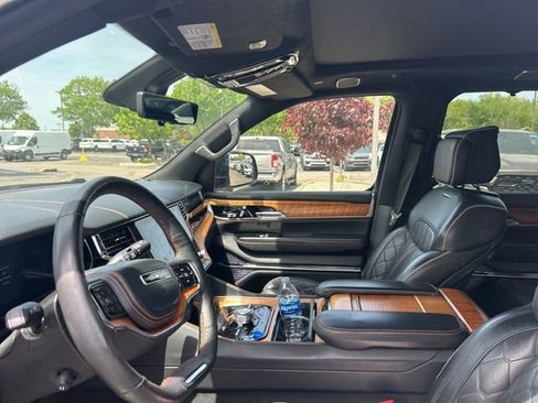 Used 2024 Jeep Grand Wagoneer L Series III AWD/4WD image 11
