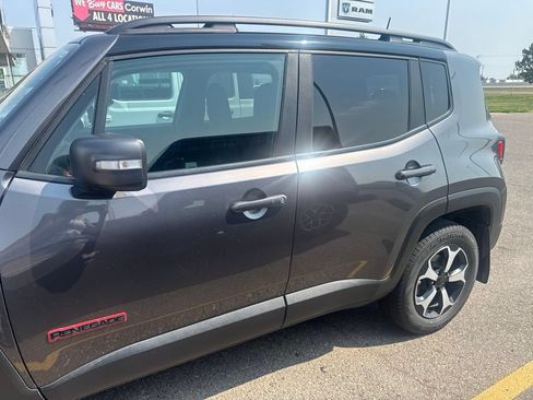 Used 2019 Jeep Renegade Trailhawk w/ Cold Weather Group II AWD/4WD image 4