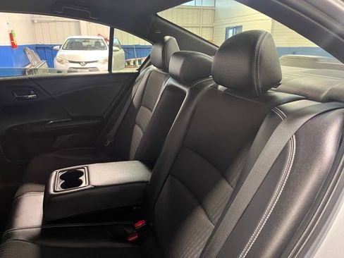 Used 2017 Honda Accord Sport image 17