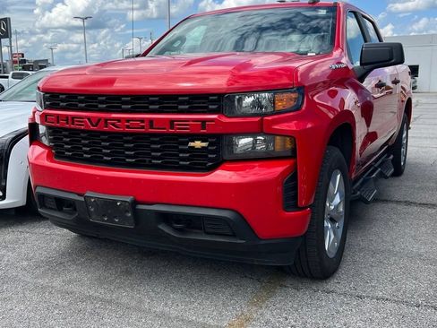 Used 2020 Chevrolet Silverado 1500 Custom w/ Custom Value Package AWD/4WD image 3