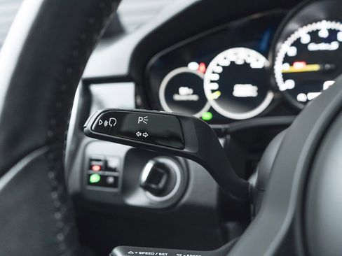 Used 2021 Porsche Cayenne Turbo S image 20