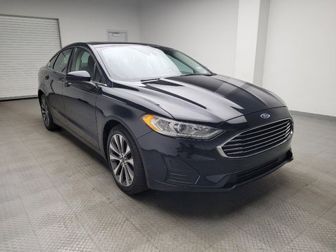 Used 2020 Ford Fusion SE image 13