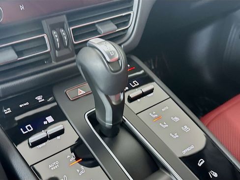 Certified 2026 Porsche Macan AWD/4WD image 19
