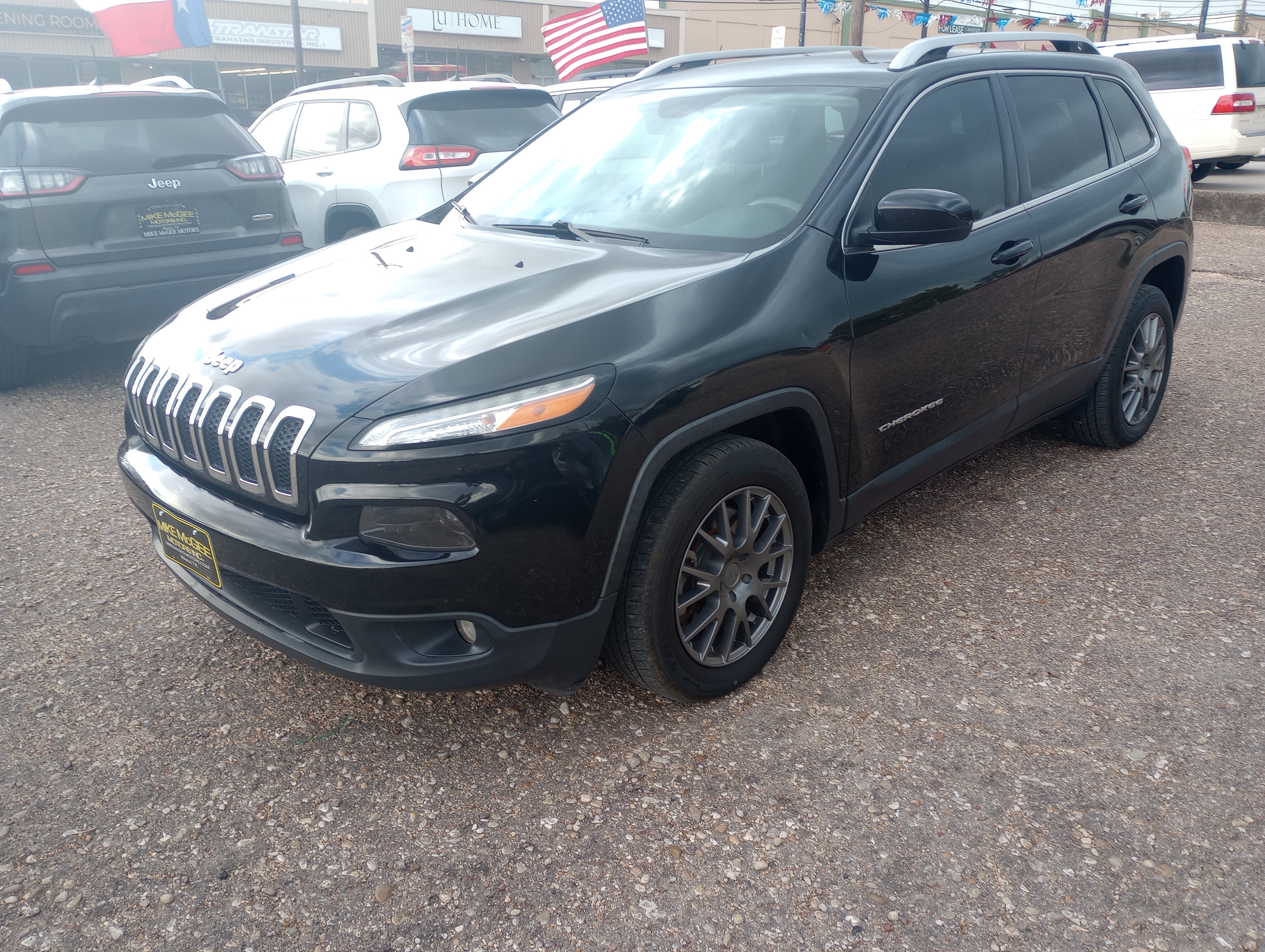 Used 2018 Jeep Cherokee Latitude FWD image 3