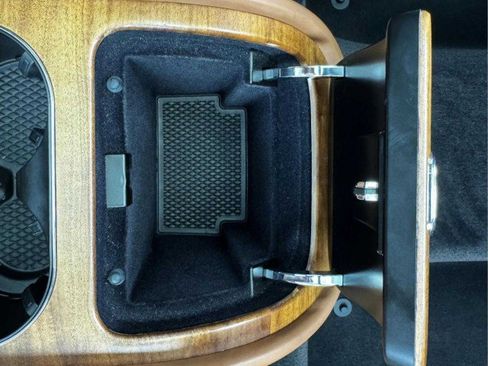 Used 2023 Bentley Bentayga Extended Wheelbase image 54