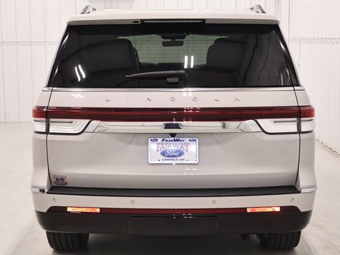Used 2024 Lincoln Navigator L Reserve AWD/4WD image 8