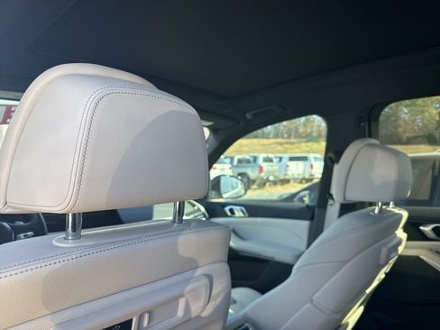 Used 2022 BMW X5 xDrive40i w/ Premium Package image 32