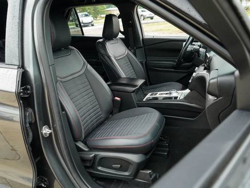 Used 2020 Ford Explorer XLT RWD image 13