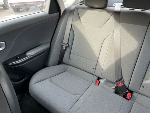 Used 2025 Kia K4 LXS image 35