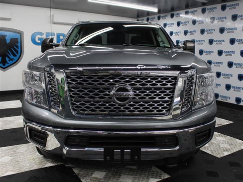 Used 2018 Nissan Titan SV w/ SV Convenience Package image 6