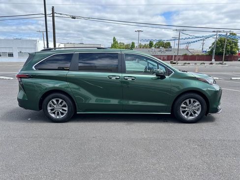 Used 2022 Toyota Sienna XLE FWD image 7
