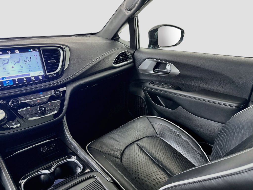 Used 2023 Chrysler Pacifica Limited w/ S Appearance Package FWD image 24