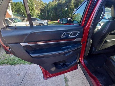 Used 2018 Ford Explorer Platinum AWD/4WD image 13