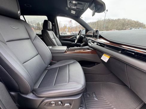 Used 2021 Cadillac Escalade Luxury AWD/4WD image 23