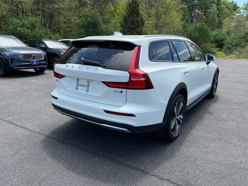 Certified 2025 Volvo V60 B5 Cross Country Plus AWD/4WD image 5