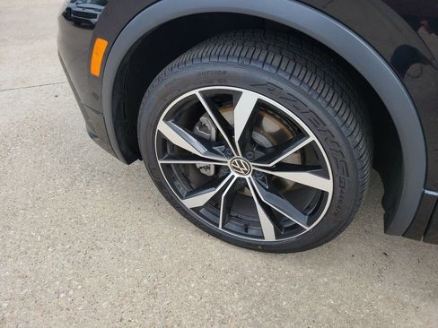 Used 2024 Volkswagen Tiguan SEL R-Line AWD/4WD image 5