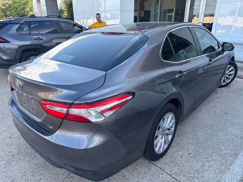 Used 2018 Toyota Camry LE FWD image 11