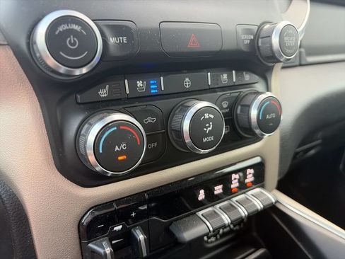Used 2019 RAM 1500 Laramie AWD/4WD image 21