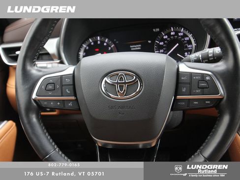 Used 2020 Toyota Highlander Platinum AWD/4WD image 16