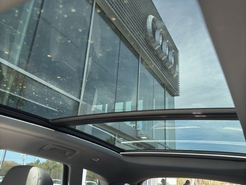 Used 2025 Audi Q5 Premium w/ Convenience Package image 28