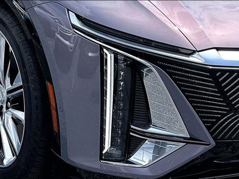 Used 2025 Cadillac Lyriq Luxury w/ LPO, Floor Liner Package AWD/4WD image 32